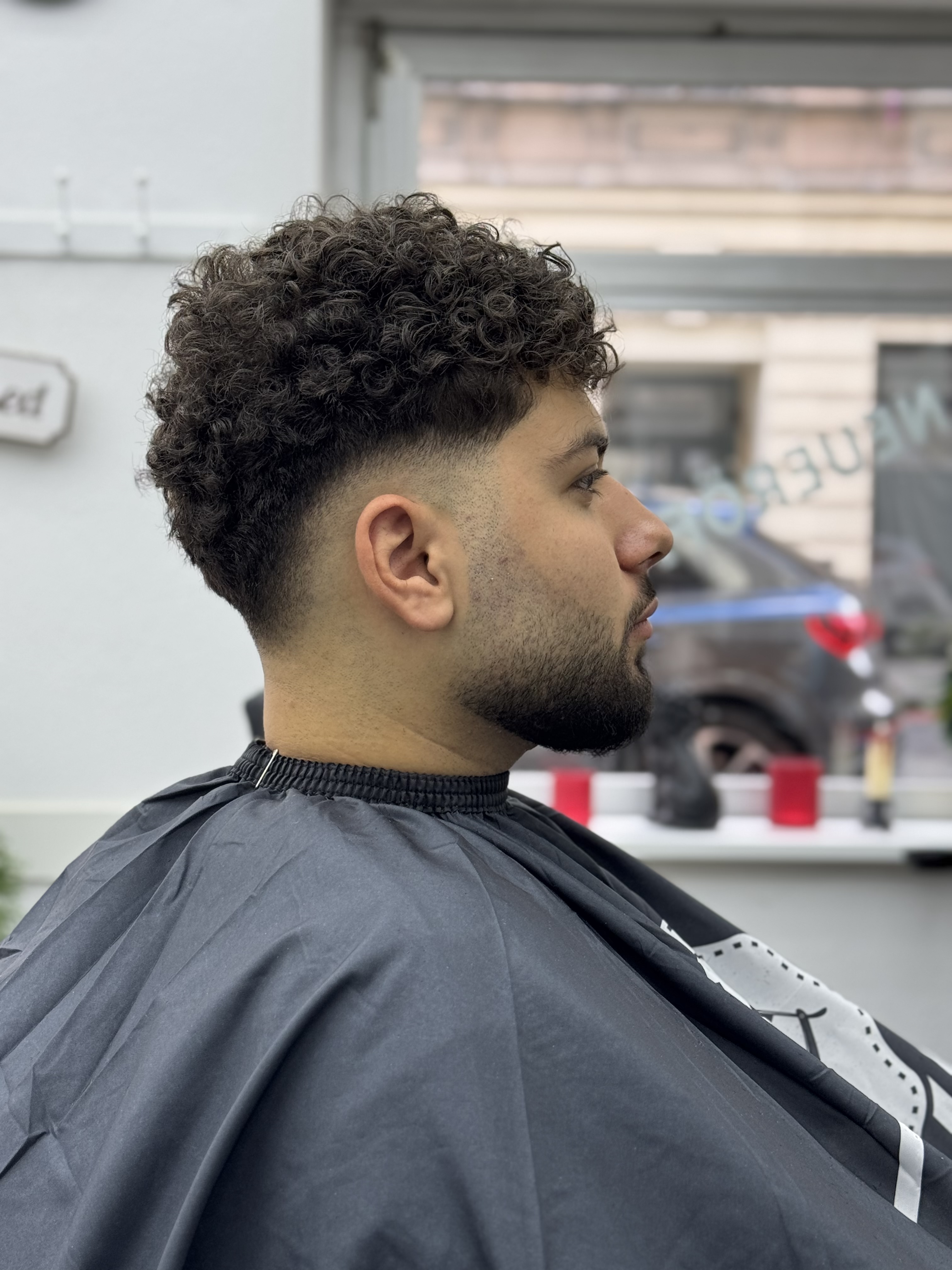 Bartpflege und Konturen im Trends Style Barbershop